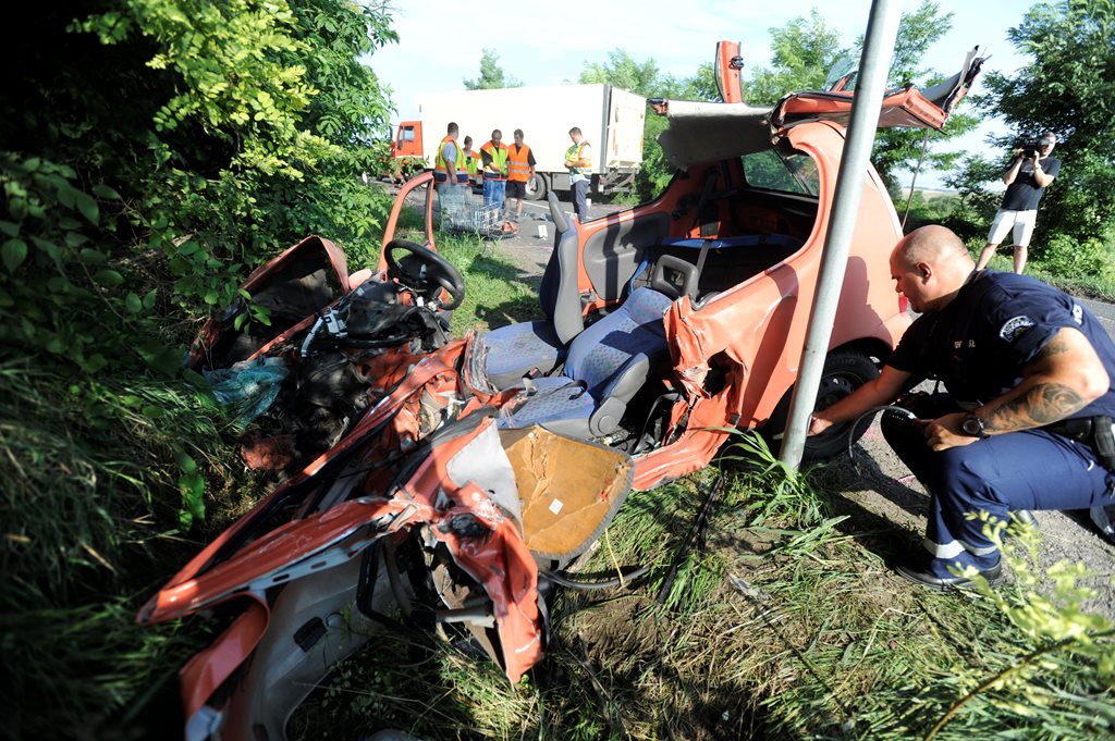 Halálos közúti baleset történt a Pest megyei Sülysáp közelében (MTI Fotó: Mihádák Zoltán)