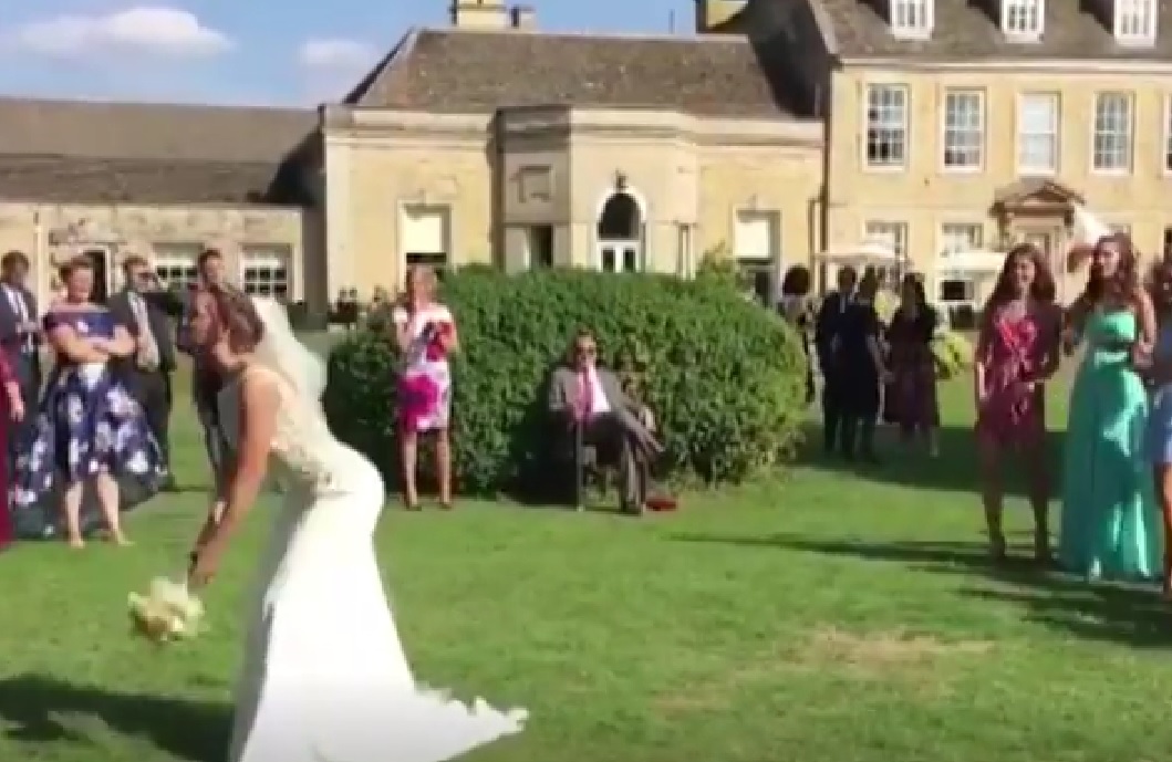 Ennél még senki sem menekült nagyobbat esküvőn – videó