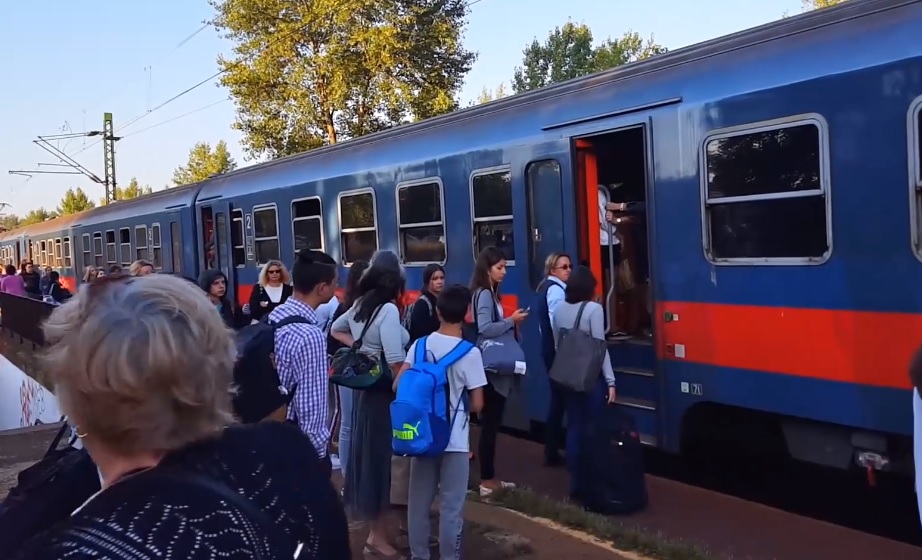 Így keserítette meg a MÁV az utasok életét a váci vonalon – videó