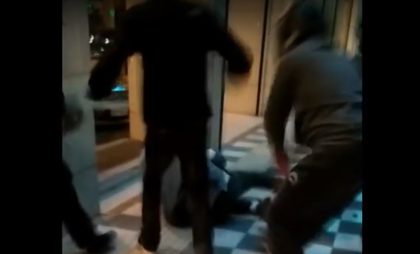 Görög antifasiszták vertek össze egy magyar szurkolót Athénban – videó
